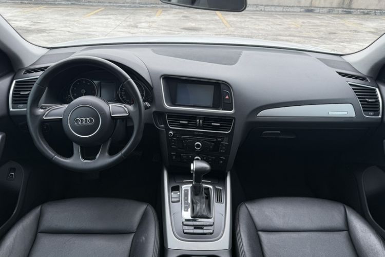 Used Audi Q5 2015 40 TFSI Trendy Edition Interior 3