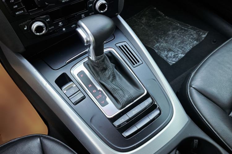 Used Audi Q5 2015 40 TFSI Technology Edition Interior 4