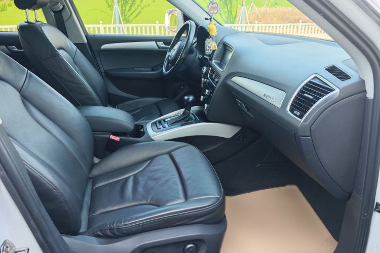 Used Audi Q5 2015 40 TFSI Technology Edition Interior 4