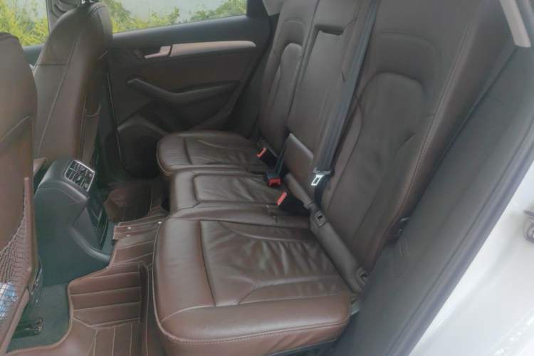 Used Audi Q5 2015 40 TFSI Technology Edition Interior 4