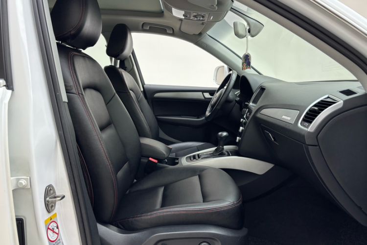 Used Audi Q5 2015 40 TFSI Trendy Edition Interior 4