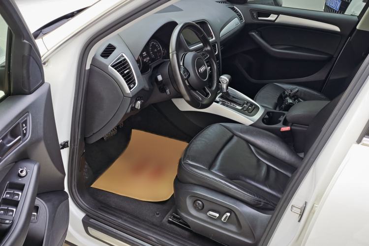 Used Audi Q5 2015 40 TFSI Technology Edition Interior 5