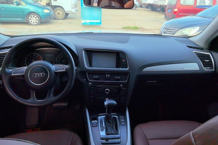 Used Audi Q5 2015 40 TFSI Trendy Edition Interior 5