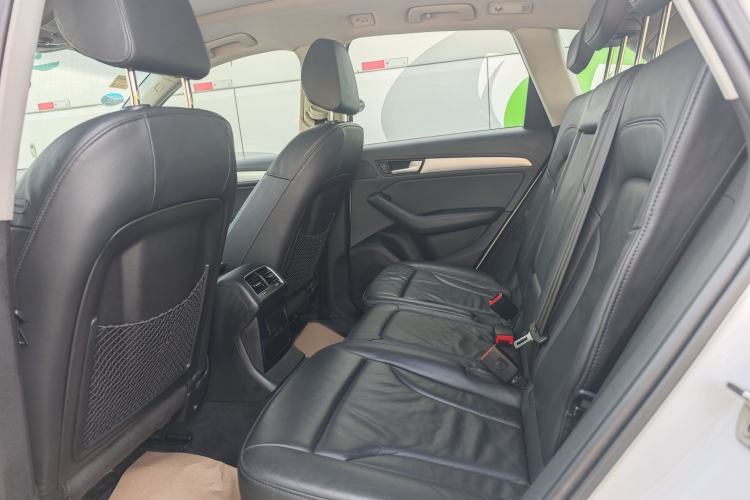 Used Audi Q5 2015 40 TFSI Technology Edition Interior 5