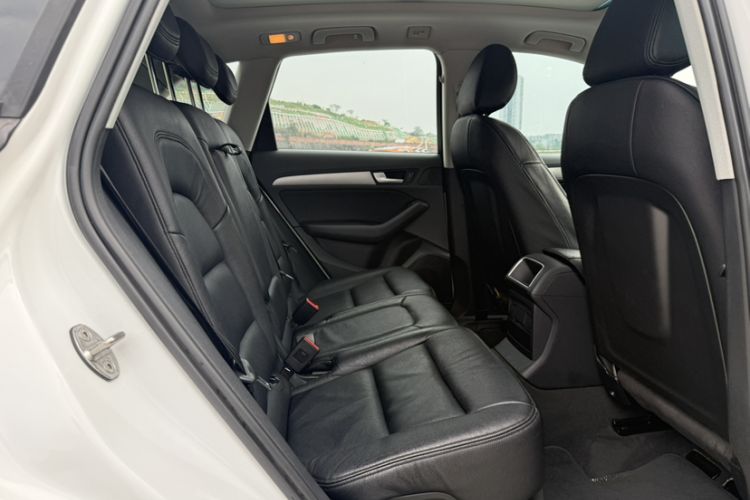 Used Audi Q5 2015 40 TFSI Trendy Edition Interior 5