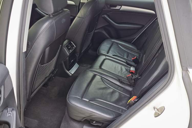 Used Audi Q5 2015 40 TFSI Technology Edition Interior 6