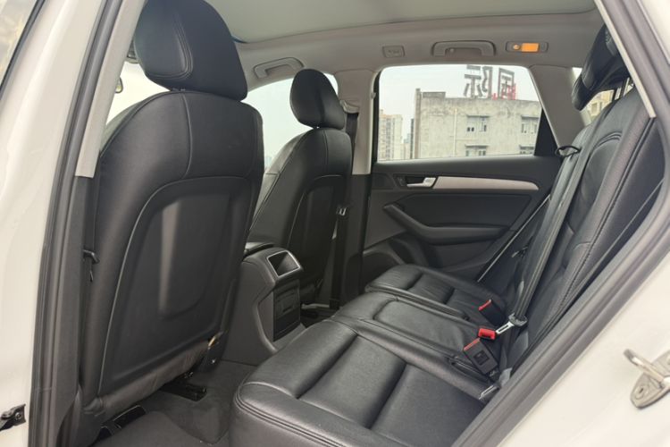 Used Audi Q5 2015 40 TFSI Trendy Edition Interior 6