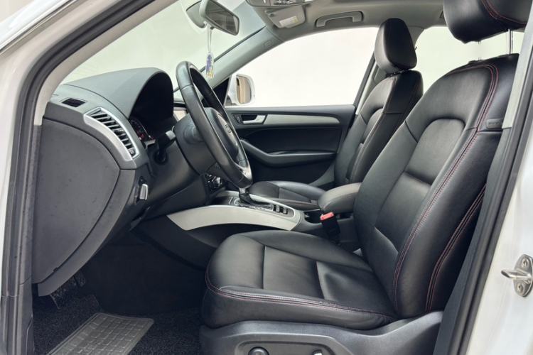 Used Audi Q5 2015 40 TFSI Trendy Edition Interior 8