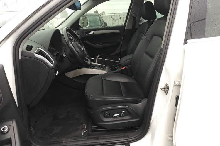 Used Audi Q5 2015 40 TFSI Trendy Edition Left Front Seat