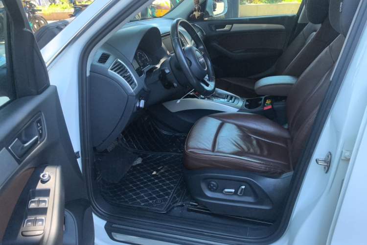 Used Audi Q5 2015 40 TFSI Technology Edition Left Front Seat