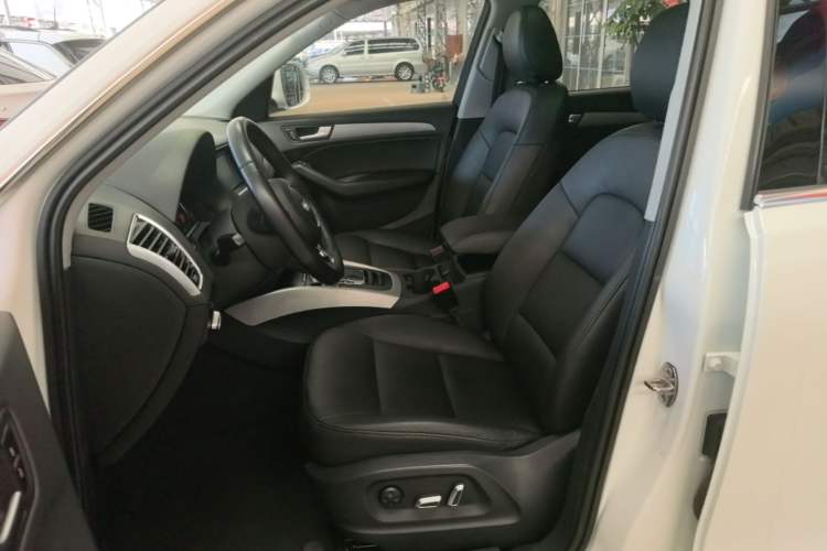 Used Audi Q5 2015 40 TFSI Trendy Edition Left Front Seat