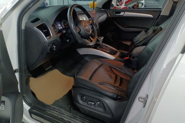 Used Audi Q5 2015 40 TFSI Technology Edition Left Front Seat