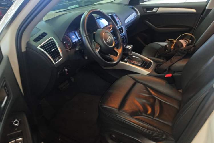 Used Audi Q5 2015 40 TFSI Technology Edition Left Front Seat