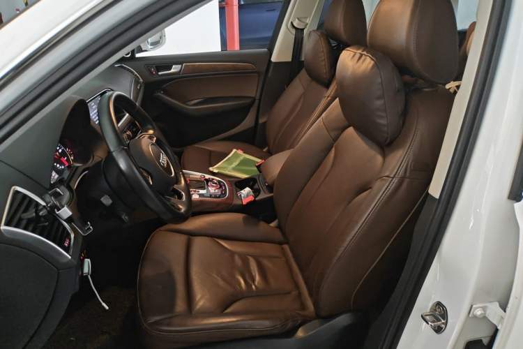 Used Audi Q5 2015 40 TFSI Comfort Model Left Front Seat