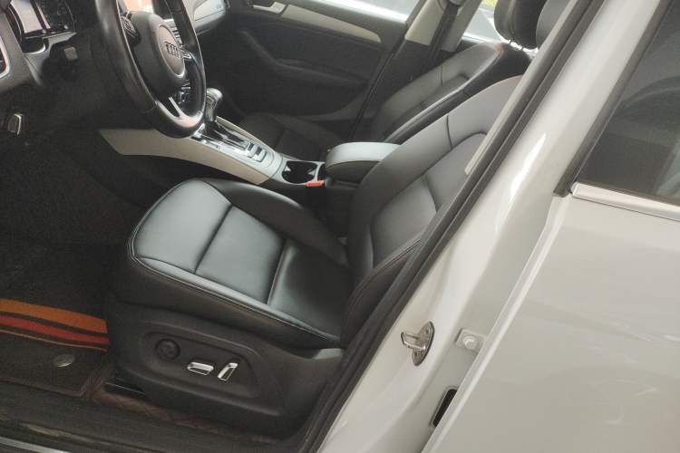 Used Audi Q5 2015 40 TFSI Trendy Edition Left Front Seat