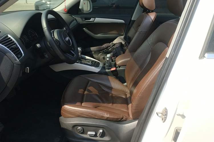 Used Audi Q5 2015 40 TFSI Technology Edition Left Front Seat