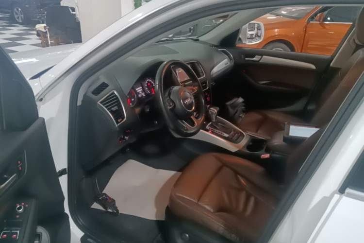 Used Audi Q5 2015 40 TFSI Technology Edition Left Front Seat