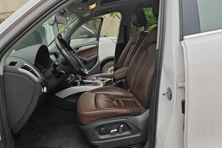 Used Audi Q5 2015 40 TFSI Technology Edition Left Front Seat