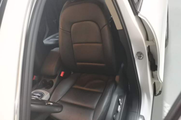 Used Audi Q5 2015 40 TFSI Trendy Edition Left Front Seat