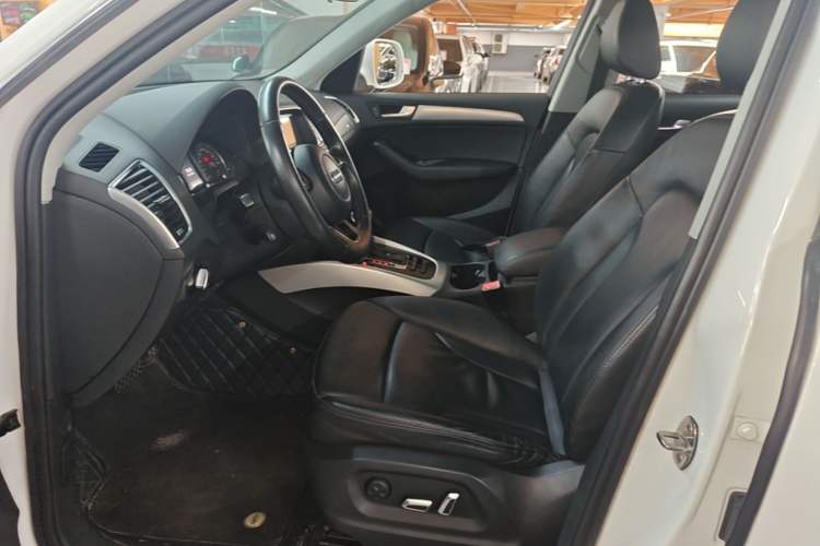 Used Audi Q5 2015 40 TFSI Technology Edition Left Front Seat