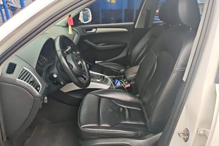 Used Audi Q5 2015 40 TFSI Technology Edition Left Front Seat