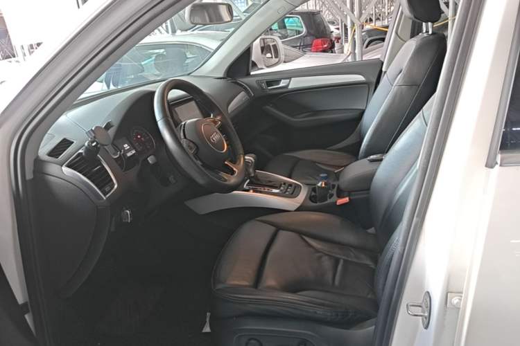 Used Audi Q5 2015 40 TFSI Technology Edition Left Front Seat