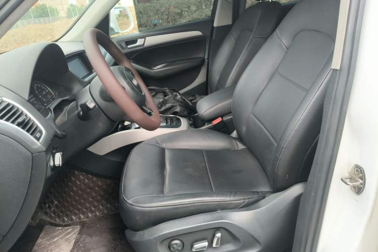 Used Audi Q5 2015 40 TFSI Trendy Edition Left Front Seat