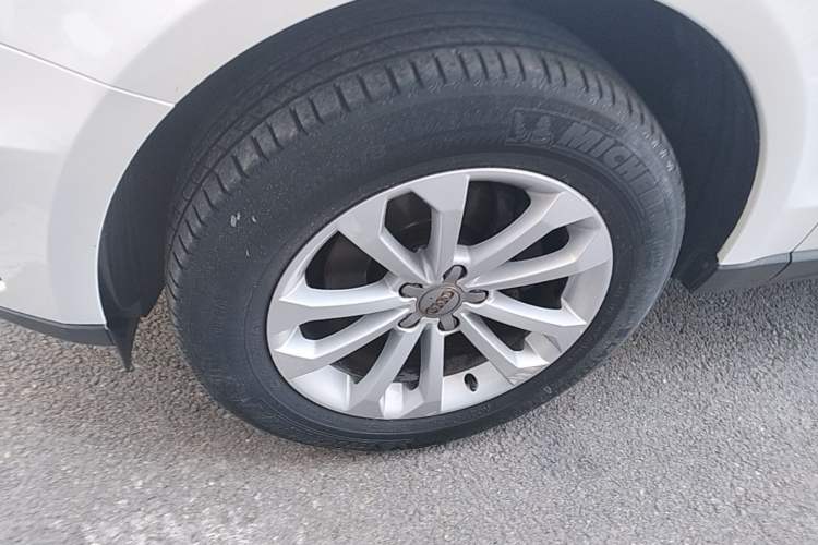 Used Audi Q5 2015 40 TFSI Technology Edition Left Front Wheel Hub