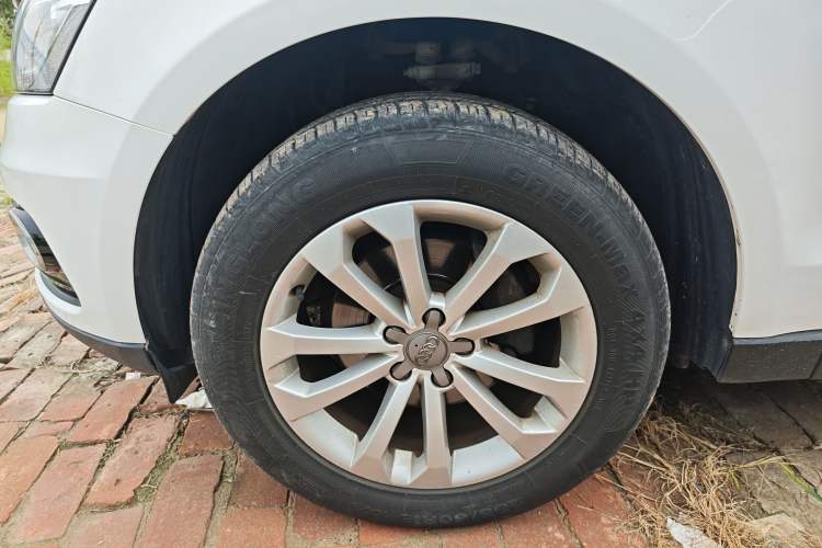 Used Audi Q5 2015 40 TFSI Technology Edition Left Front Wheel Hub