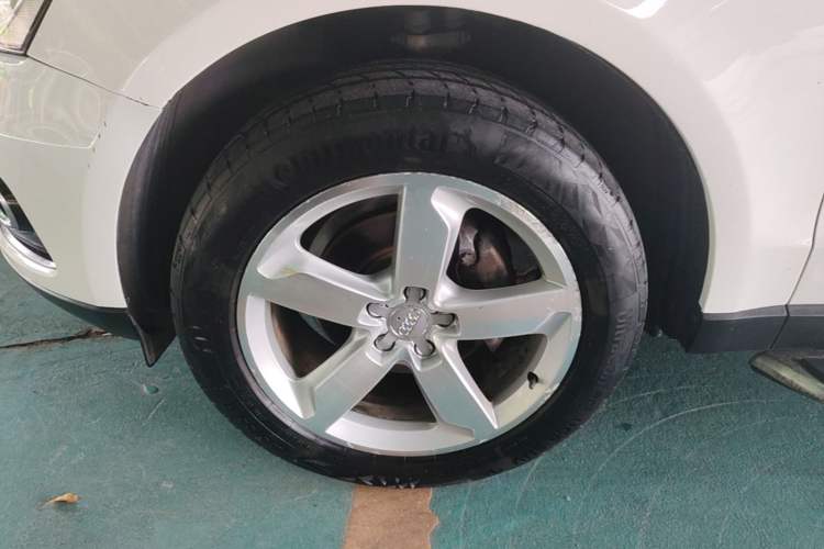 Used Audi Q5 2015 40 TFSI Comfort Model Left Front Wheel Hub