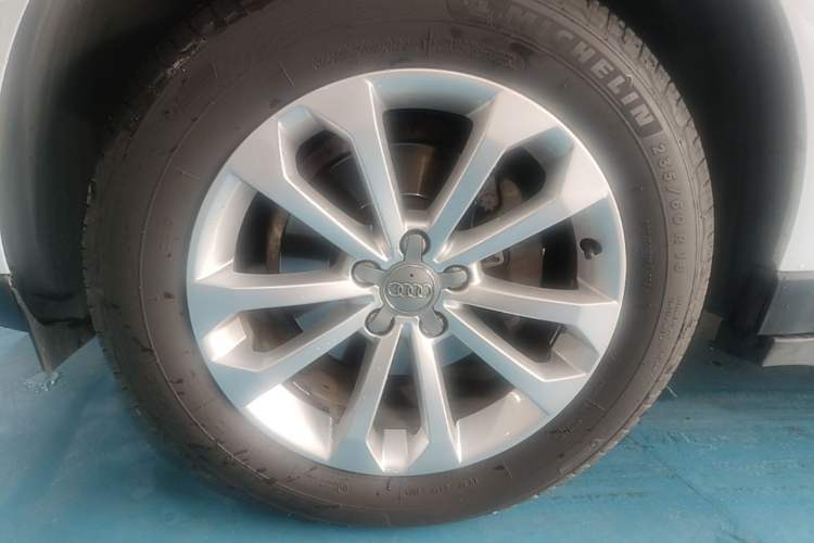Used Audi Q5 2015 40 TFSI Technology Edition Left Front Wheel Hub