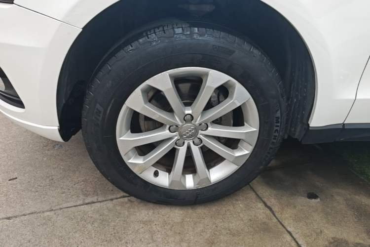 Used Audi Q5 2015 40 TFSI Technology Edition Left Front Wheel Hub