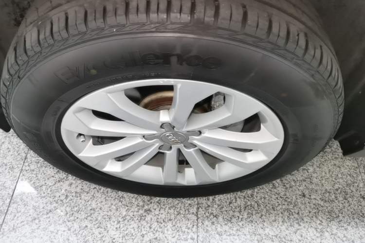 Used Audi Q5 2015 40 TFSI Technology Edition Left Front Wheel Hub