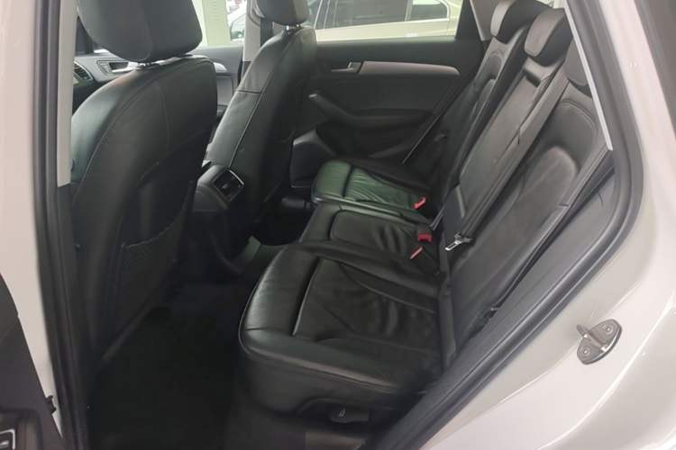 Used Audi Q5 2015 40 TFSI Technology Edition Left Rear Seat