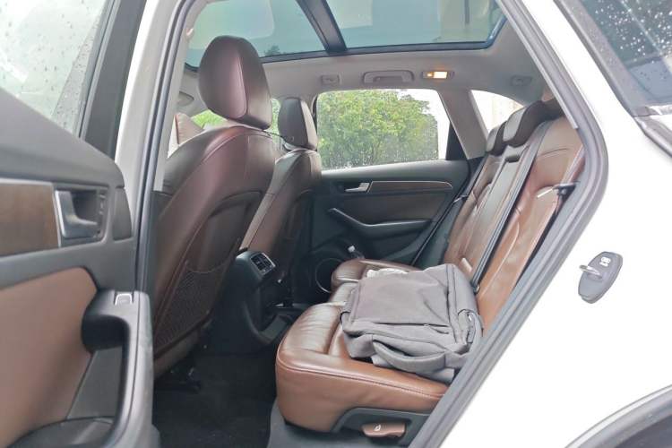 Used Audi Q5 2015 40 TFSI Comfort Model Left Rear Seat