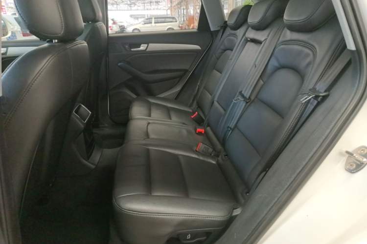 Used Audi Q5 2015 40 TFSI Trendy Edition Left Rear Seat