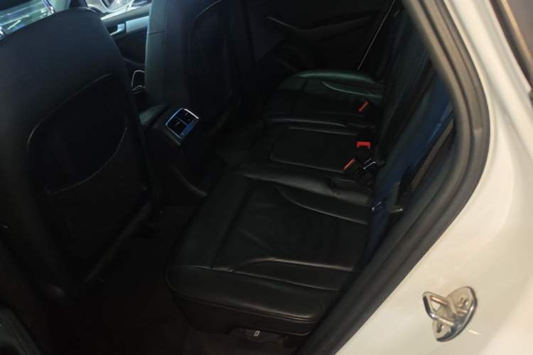 Used Audi Q5 2015 40 TFSI Technology Edition Left Rear Seat