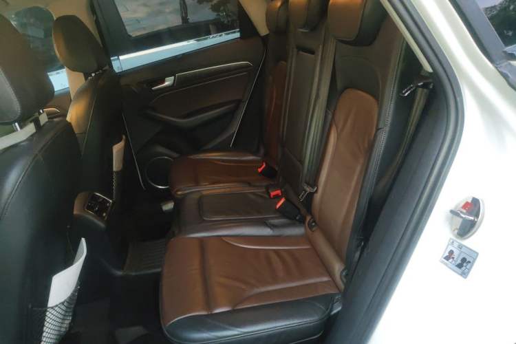 Used Audi Q5 2015 40 TFSI Comfort Model Left Rear Seat