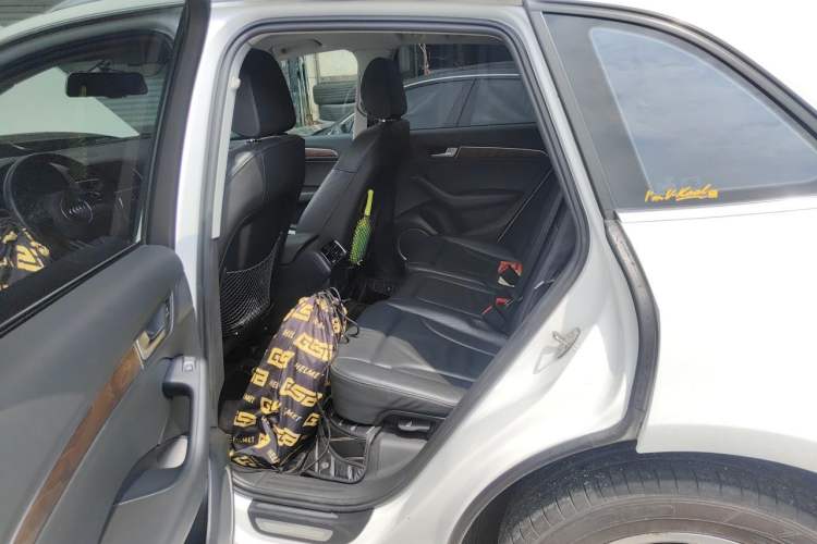 Used Audi Q5 2015 40 TFSI Comfort Model Left Rear Seat