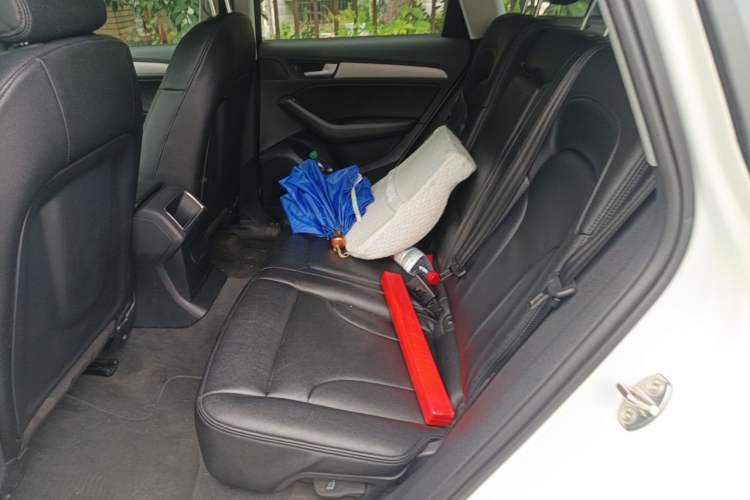 Used Audi Q5 2015 40 TFSI Trendy Edition Left Rear Seat