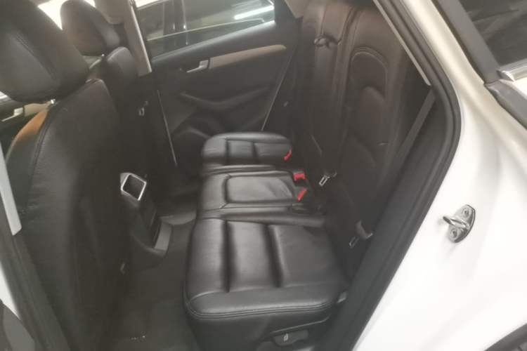 Used Audi Q5 2015 40 TFSI Trendy Edition Left Rear Seat