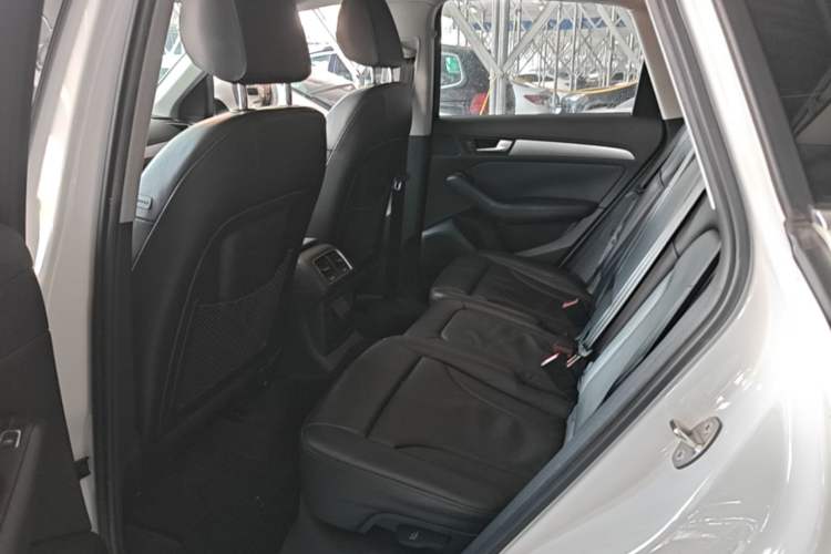 Used Audi Q5 2015 40 TFSI Technology Edition Left Rear Seat
