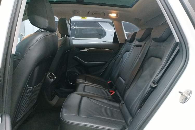 Used Audi Q5 2015 40 TFSI Comfort Model Left Rear Seat