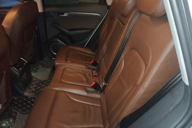 Used Audi Q5 2015 40 TFSI Comfort Model Left Rear Seat