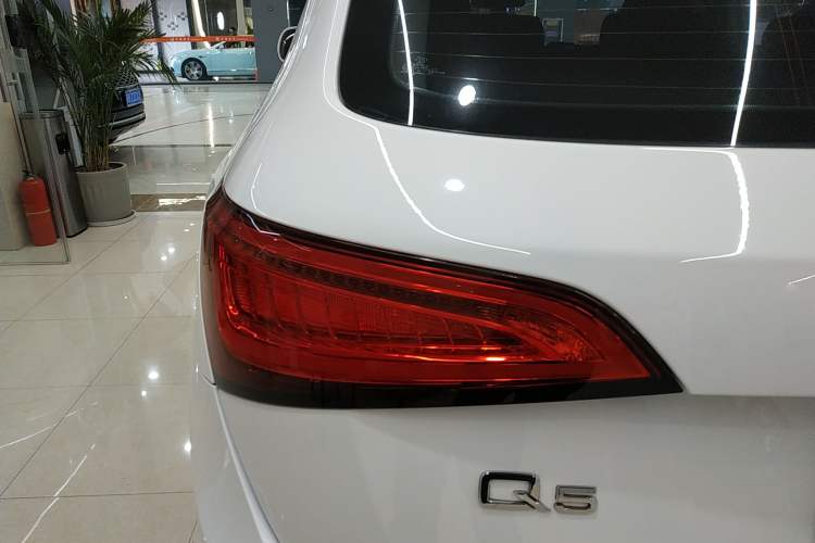 Used Audi Q5 2015 40 TFSI Comfort Model Left Rear Taillight