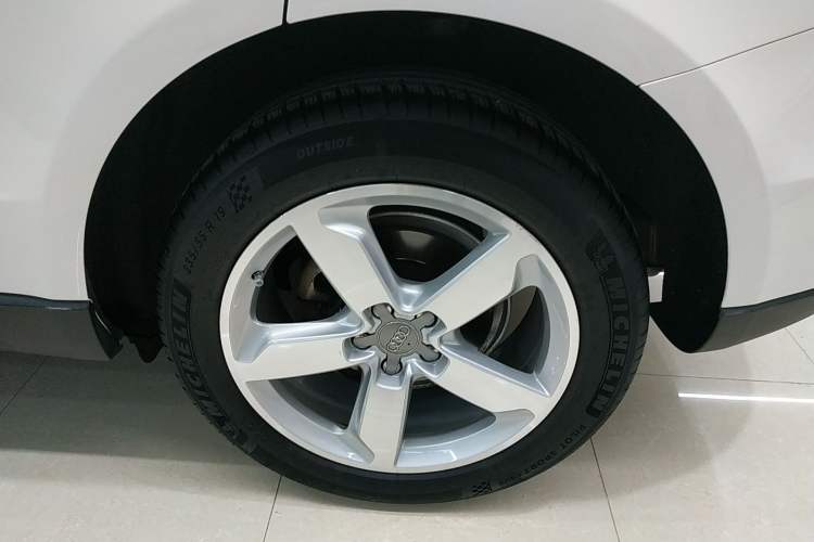 Used Audi Q5 2015 40 TFSI Comfort Model Left Rear Wheel Hub