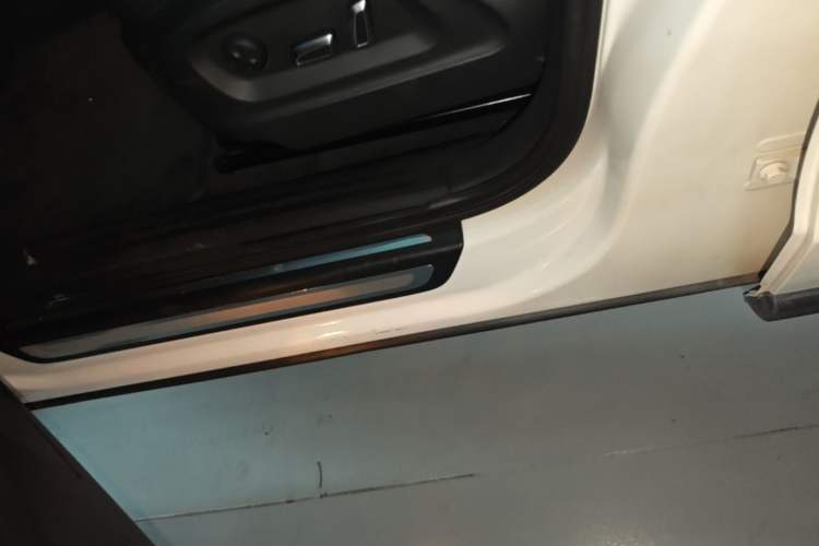 Used Audi Q5 2015 40 TFSI Technology Edition Left Side Sill