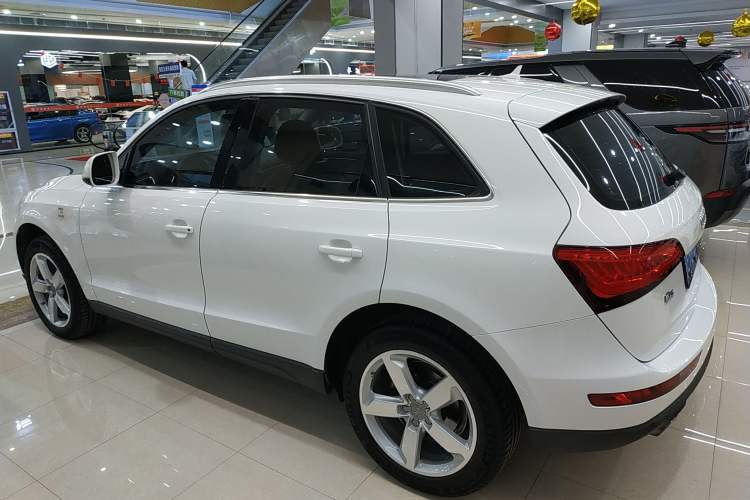 Used Audi Q5 2015 40 TFSI Comfort Model Left Side