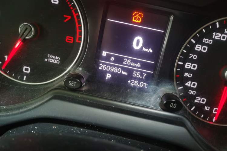 Used Audi Q5 2015 40 TFSI Trendy Edition Odometer Close Up