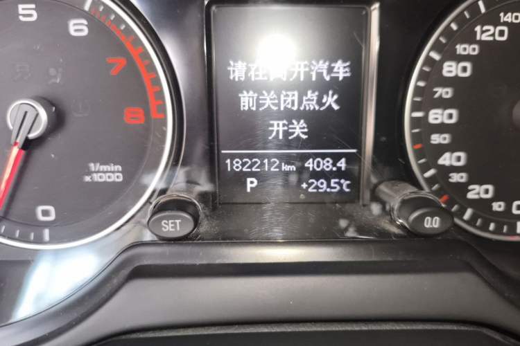 Used Audi Q5 2015 40 TFSI Technology Edition Odometer Close Up